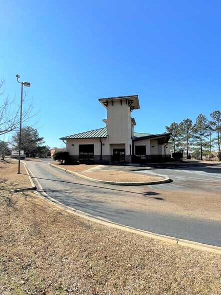 More Photos Of 139 Plaza Dr, Brandon Bank For Sale