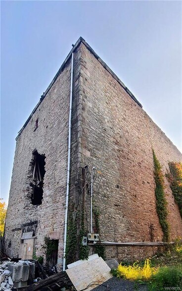 More Photos Of 613 Main St, Medina Office For Sale