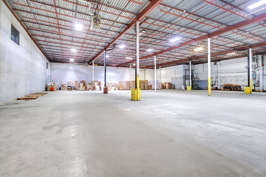 More Photos Of 8530 Av 8e, Montréal Warehouse For Lease