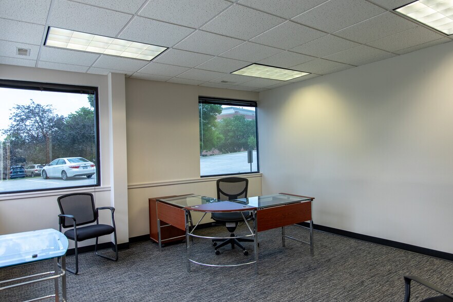 More Photos Of 11820-11830 Nicholas St, Omaha Office For Lease