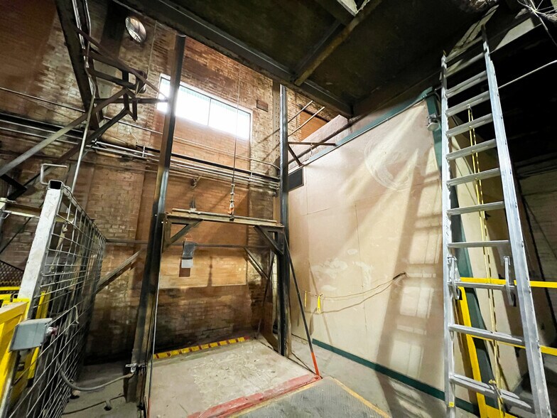 More Photos Of 1457 Coffeen, Sheridan Warehouse For Sale