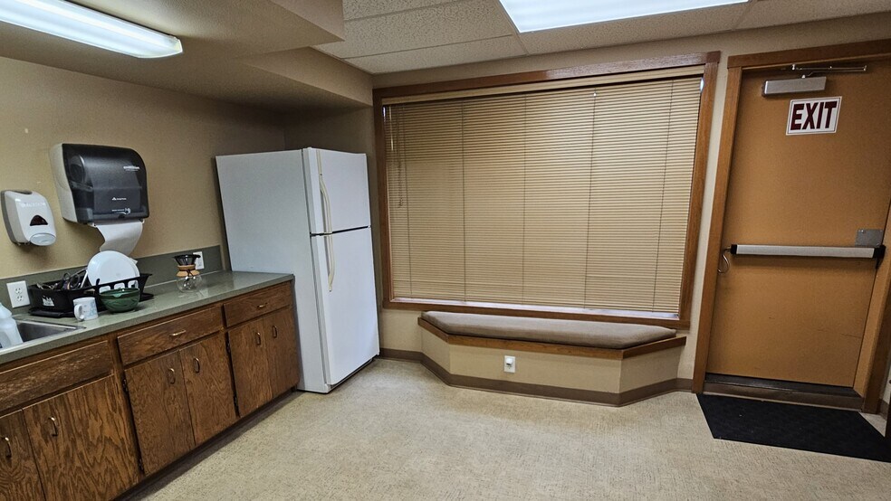 More Photos Of 1000 12th Ave, Longview Medical For Lease