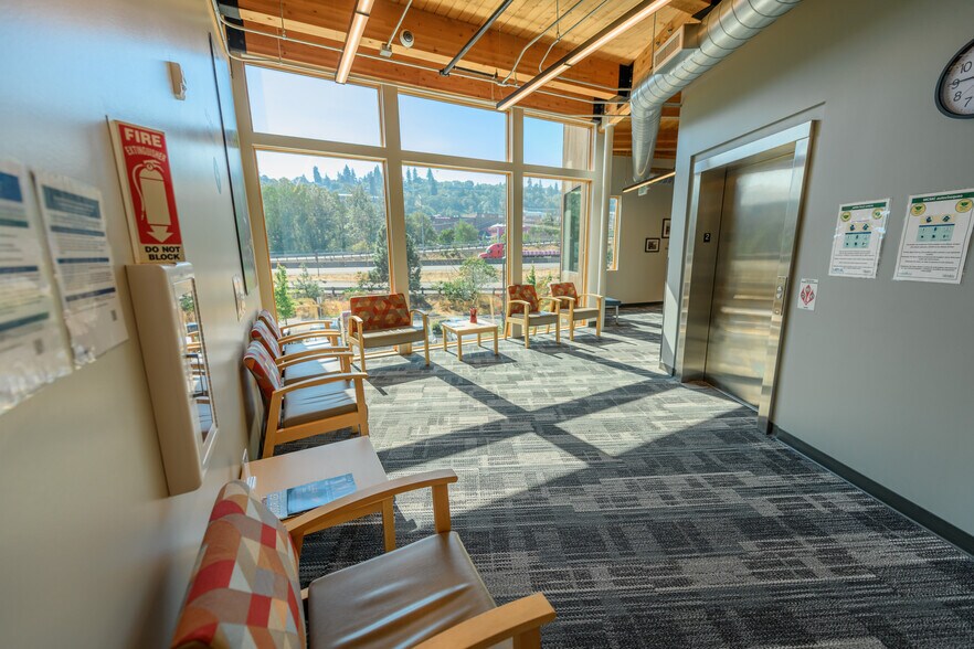More Photos Of 33 Nichols Pkwy, Hood River Medical For Lease
