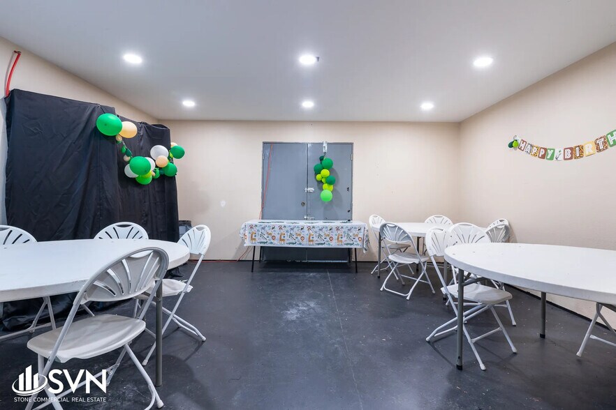 More Photos Of 106 Meigs Ln, Junction City Light Distribution For Sale
