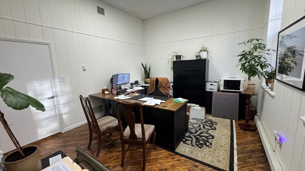 More Photos Of 240 S Main St, Nazareth Flex For Lease