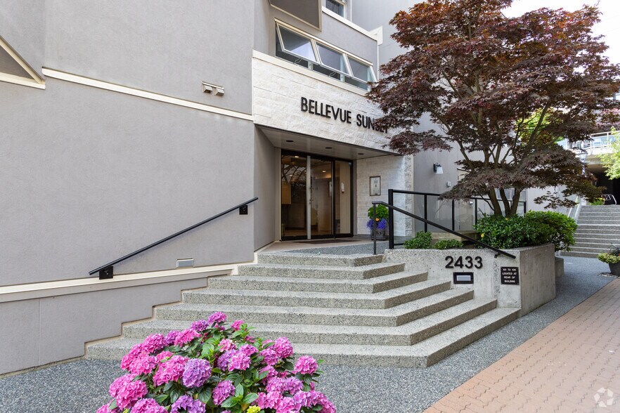 More Photos Of 2433 Bellevue Ave, West Vancouver Apartments For Sale