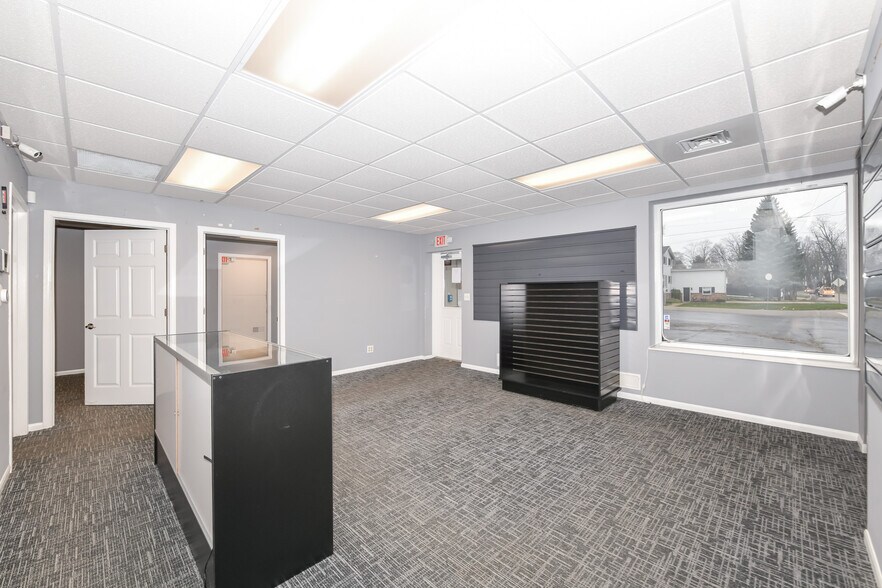 More Photos Of 108 N Front St, Burlington Specialty For Sale