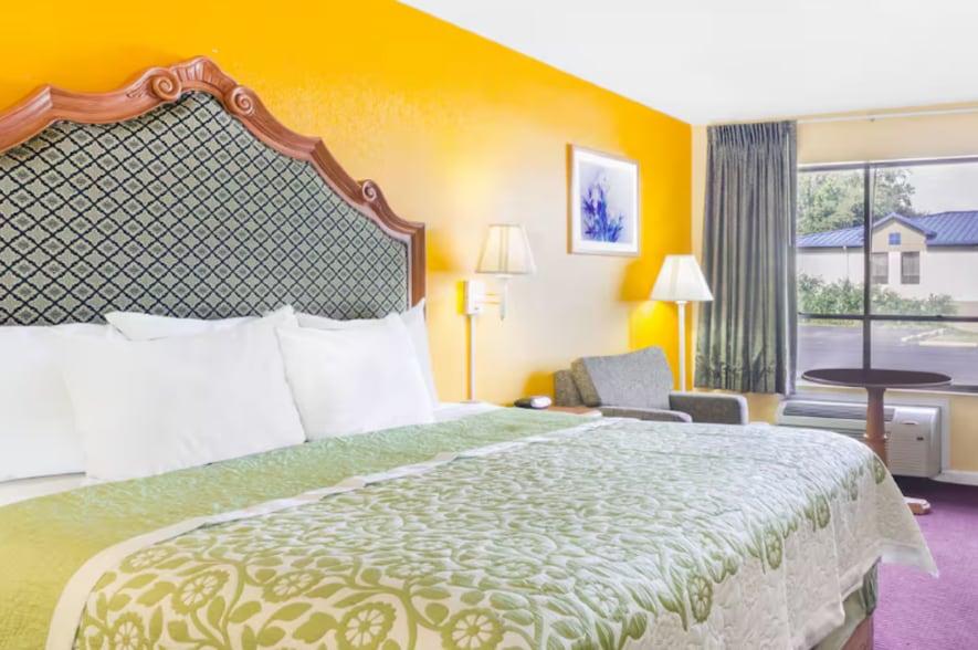 More Photos Of 1414 John Harden Dr, Jacksonville Hotel For Sale
