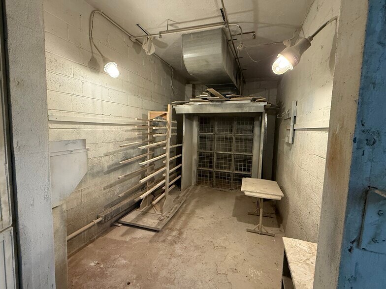 More Photos Of 11 Railroad Ave, Ridgefield Park Distribution For Lease