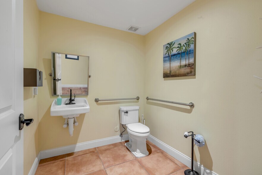 More Photos Of 136 Julia St, New Smyrna Beach Flex For Sale