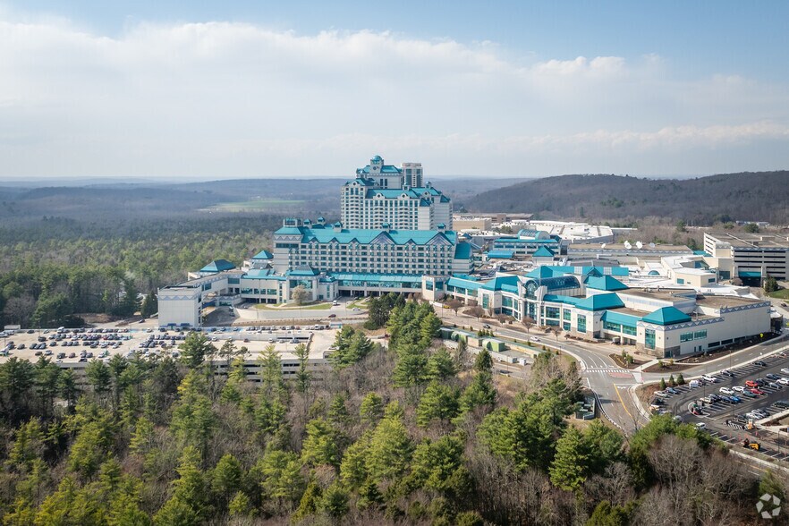 More Photos Of 455 Trolley Line Blvd, Mashantucket General Retail For Lease