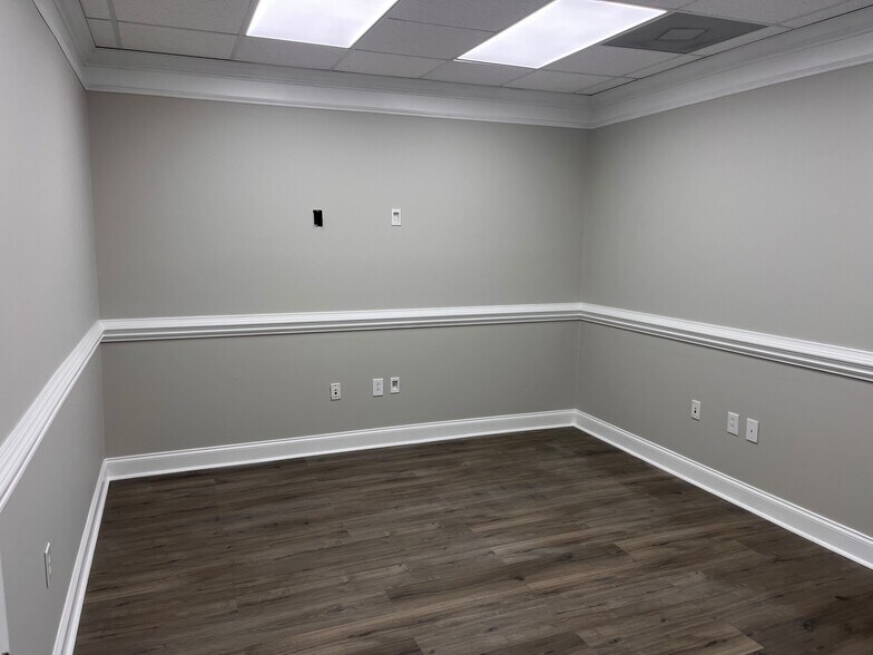 More Photos Of 18809 W Catawba Ave, Cornelius Medical For Lease