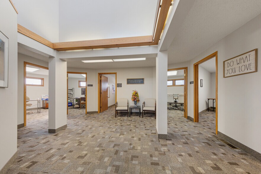More Photos Of 152 E Pearl St, Owatonna Office For Sale