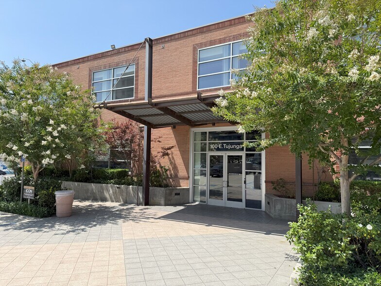 More Photos Of 100 E Tujunga Ave, Burbank Loft Creative Space For Lease