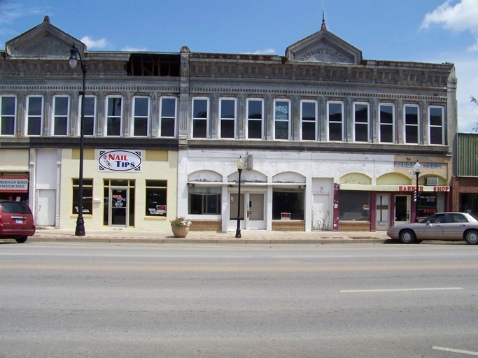 Primary Photo Of 318 S Summit St, Arkansas City Storefront Retail Office For Sale