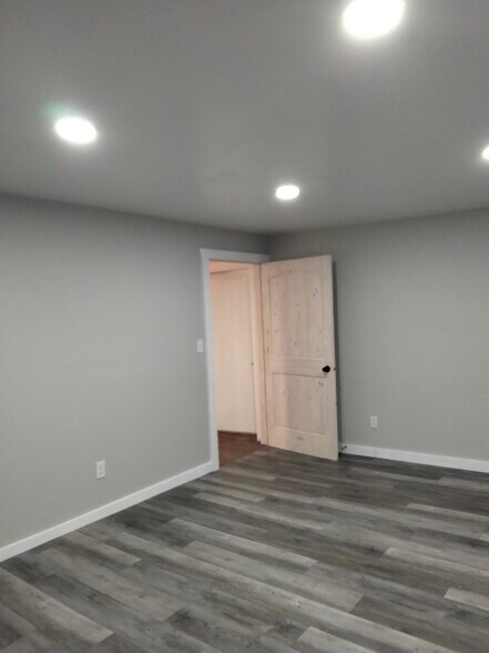 More Photos Of 330-336 E Main St, Twin Lakes General Retail For Lease