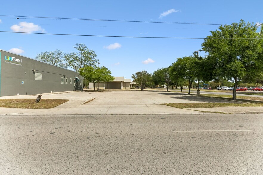 More Photos Of 2014 S Hackberry St, San Antonio Office For Sale