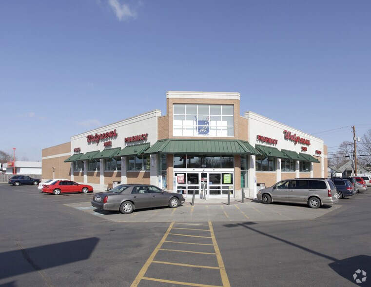 Primary Photo Of 859 E Main St, Lancaster Drugstore For Sale