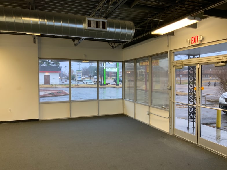 More Photos Of 4446 Elvis Presley Blvd, Memphis Freestanding For Sale