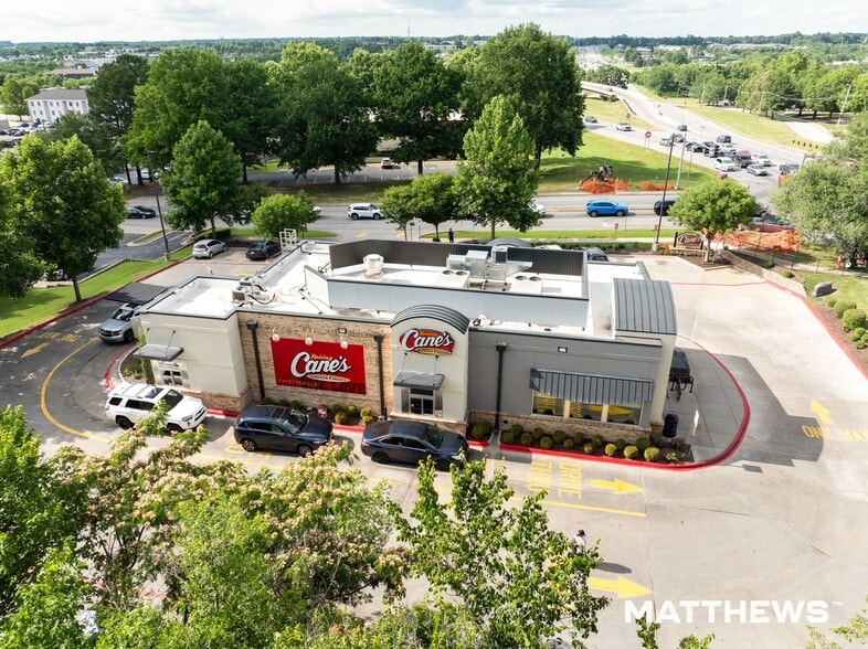 Primary Photo Of 859 Millsap Rd, Fayetteville Fast Food For Sale