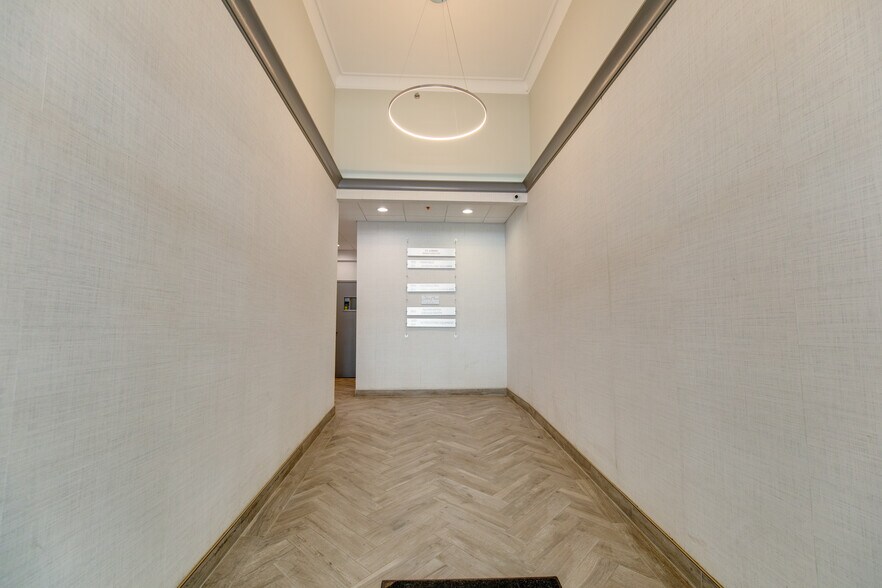 More Photos Of 11 E Hubbard St, Chicago Office For Lease