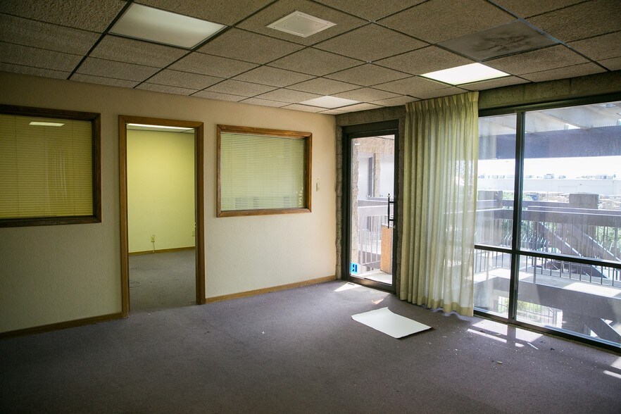 More Photos Of 165 E Southern Ave, Mesa Loft Creative Space For Lease
