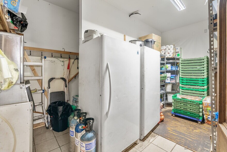 More Photos Of 1499 N Meridian Rd, Peck Restaurant For Sale