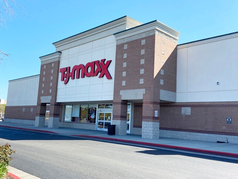 More Photos Of 15256-15268 Crossroads Pky, Gulfport Storefront For Lease