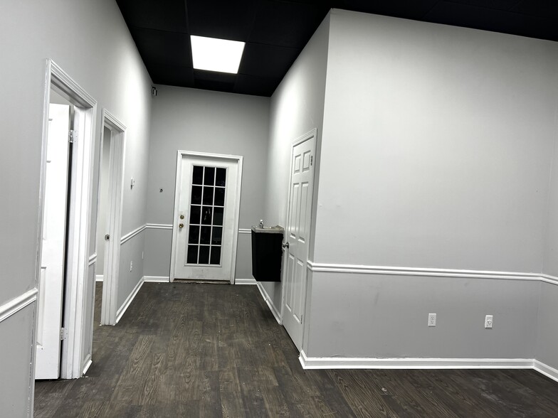 More Photos Of 3865-3877 Winchester Rd, Memphis Storefront For Lease