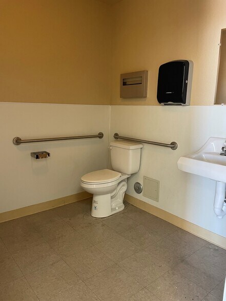 More Photos Of 42301-42325 10th St W, Lancaster General Retail For Sale