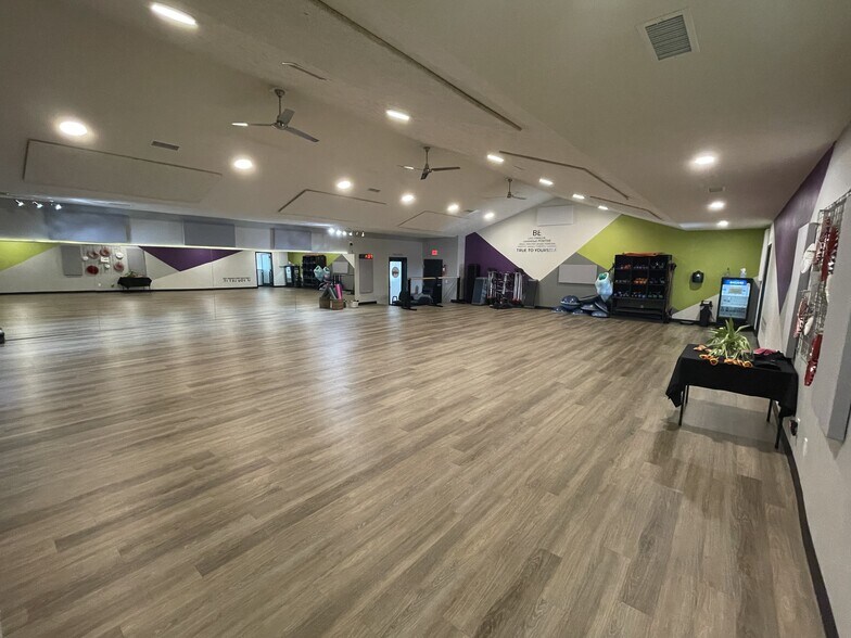 More Photos Of 810 E 56th St, Kearney Office For Lease