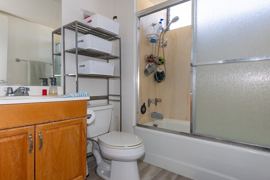 More Photos Of 922 Mccully St, Honolulu Apartments For Sale