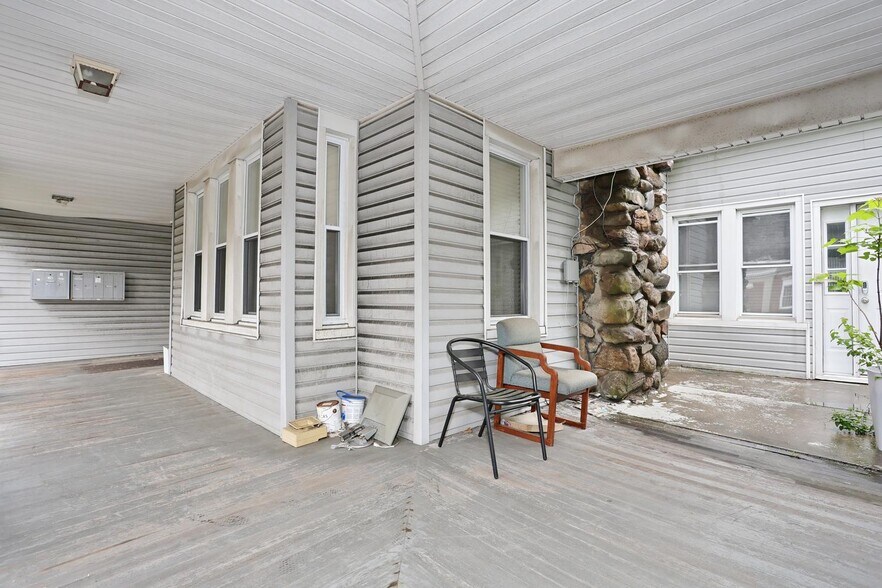 More Photos Of 22 S Madison Ave, Spring Valley Office For Sale