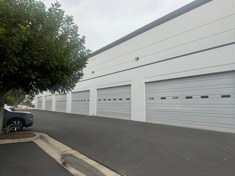 More Photos Of 2828 Junipero Ave, Signal Hill Distribution For Lease