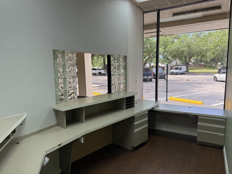 More Photos Of 8525-8549 Gunn Hwy, Odessa Unknown For Lease
