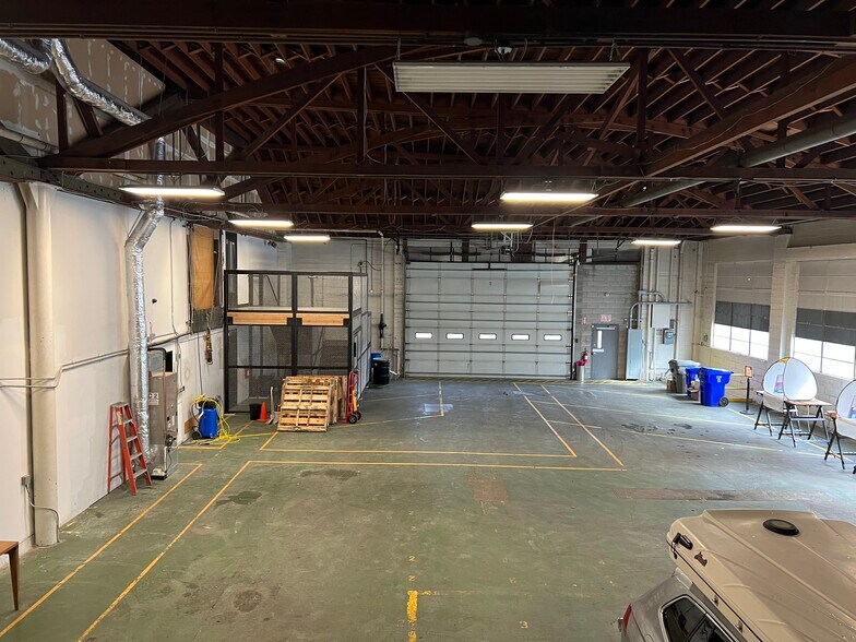 More Photos Of 530 NE Couch St, Portland Light Manufacturing For Lease