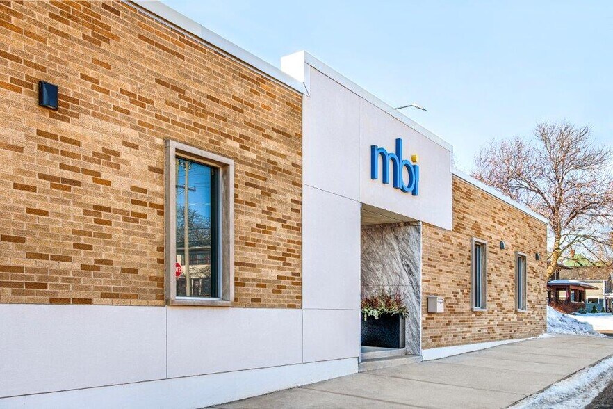 More Photos Of 227 W Judd St, Woodstock Office For Sale