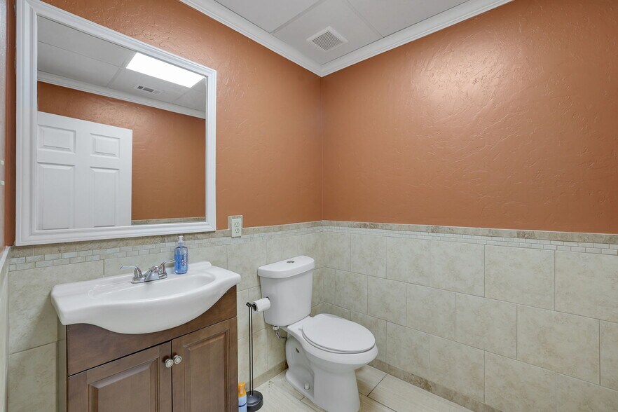 More Photos Of 19650 Ramblewood Dr, Humble Distribution For Sale