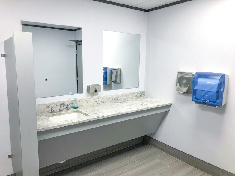 More Photos Of 108 Commercial Cir, Conroe Office Residential For Sale