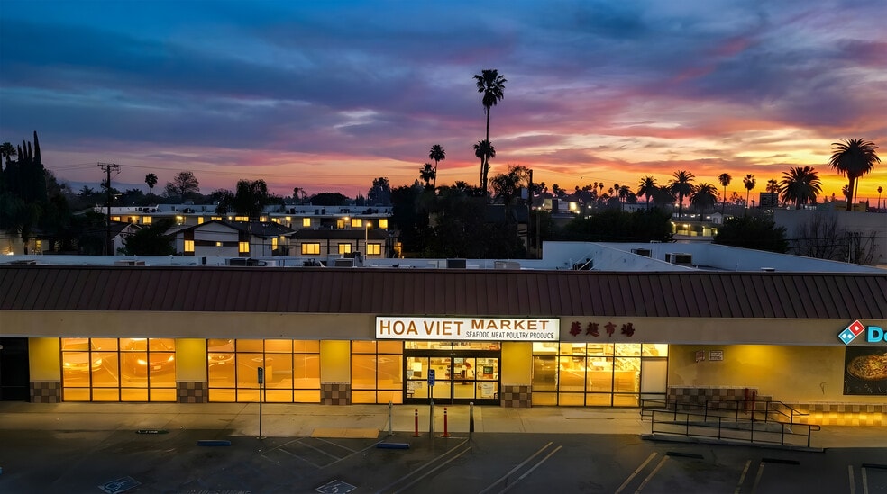 More Photos Of 21001-21015 Sherman Way, Canoga Park Freestanding For Lease