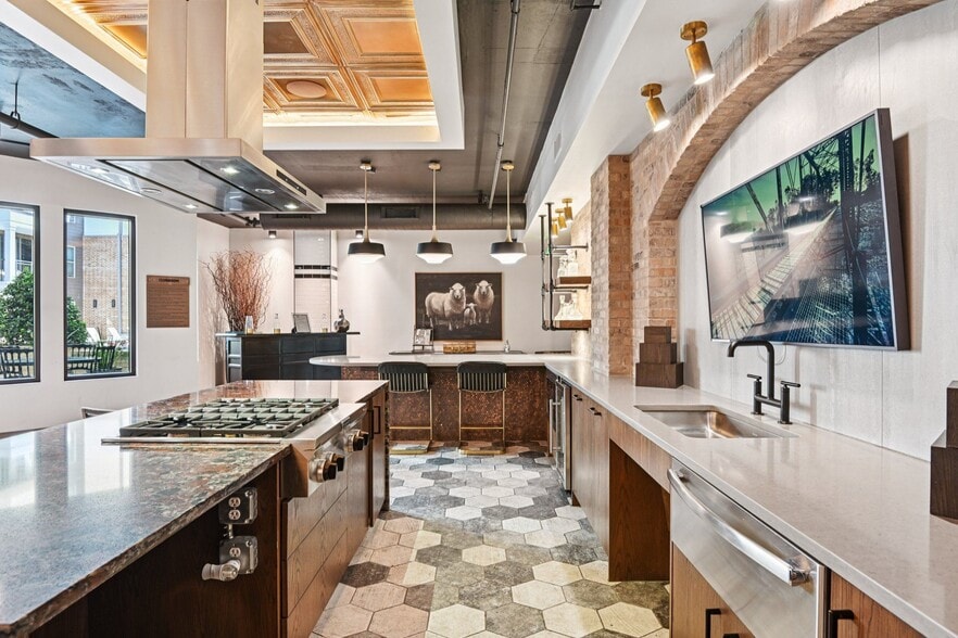 More Photos Of 101-111 W Davis St, Dallas Apartments For Lease