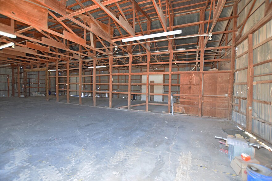 More Photos Of 302 Industrial Ave, Odessa Warehouse For Sale