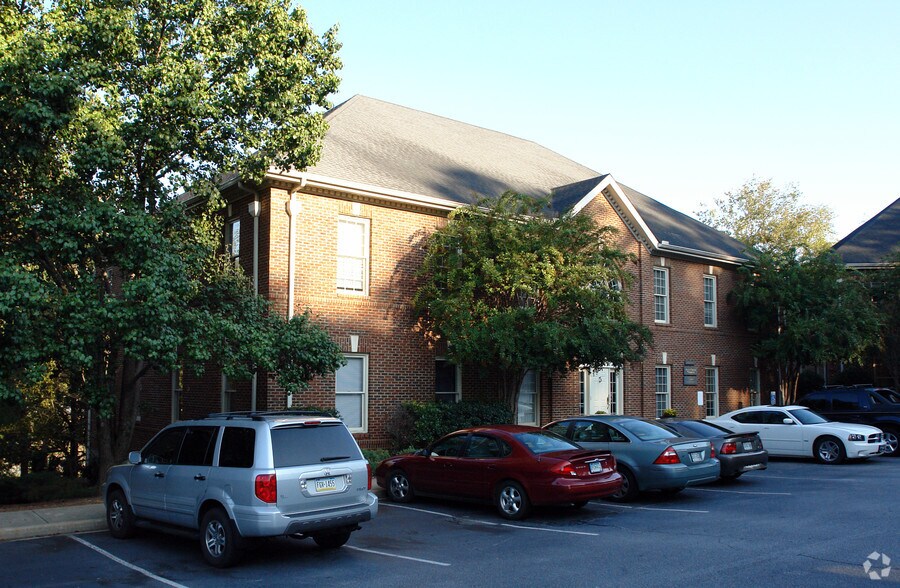 More Photos Of 109C Laurens Rd, Greenville Office Residential For Lease