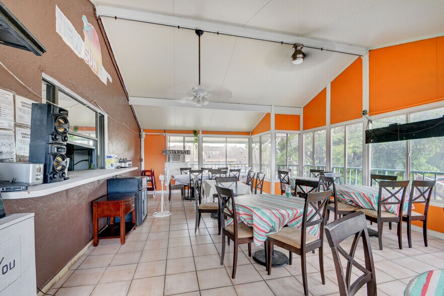 More Photos Of 901 S Federal Hwy, Lake Worth Hotel For Sale