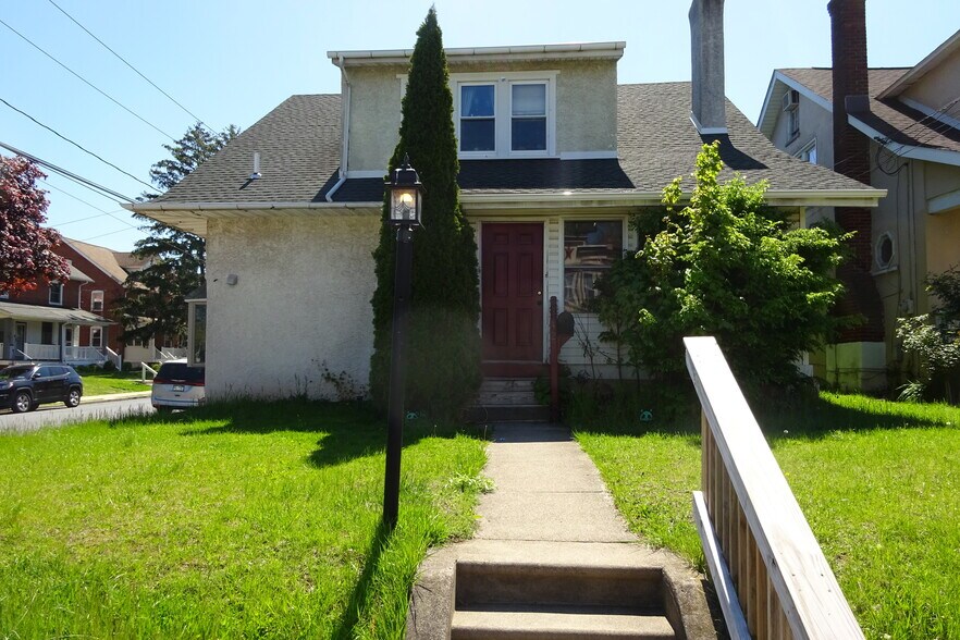 More Photos Of 427 N Chestnut St, Lansdale General Retail For Sale