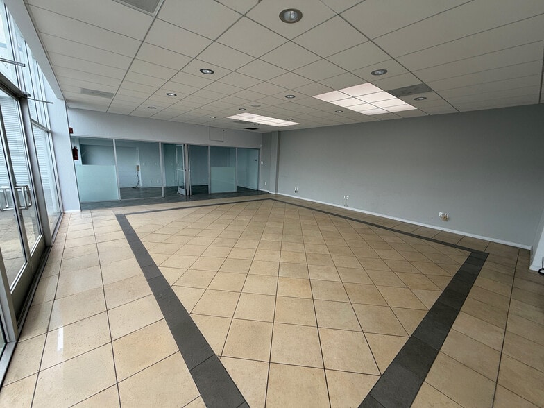 More Photos Of 885 N San Mateo Dr, San Mateo Auto Dealership For Lease