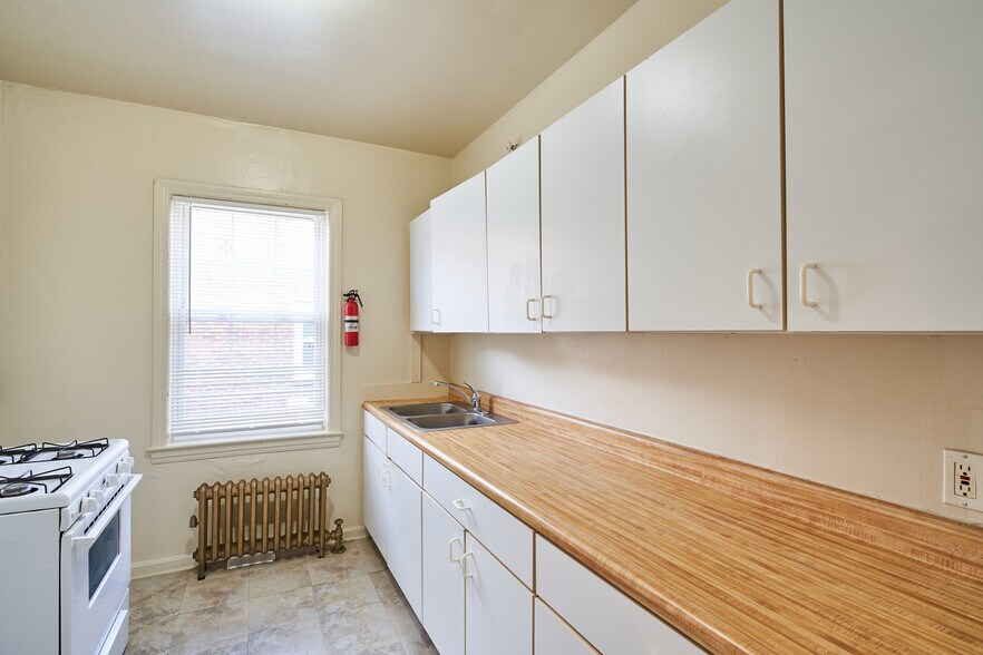 More Photos Of 3016 S Moreland Blvd, Cleveland Multifamily For Sale