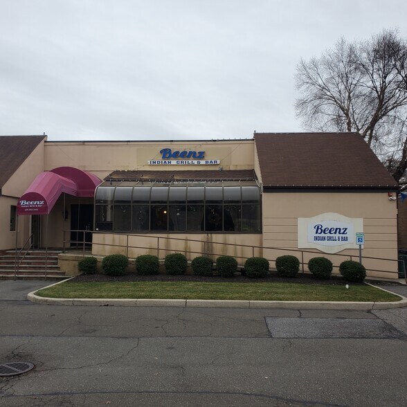 More Photos Of 658 Motor Pky, Brentwood Unknown For Lease