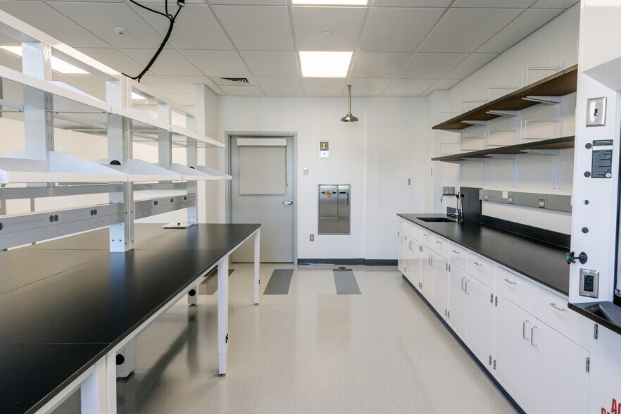 More Photos Of 4 Research Dr, Woodbridge Research And Development For Lease