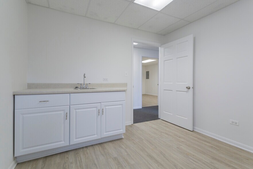 More Photos Of 1835 N 19th Ave, Melrose Park Medical For Lease